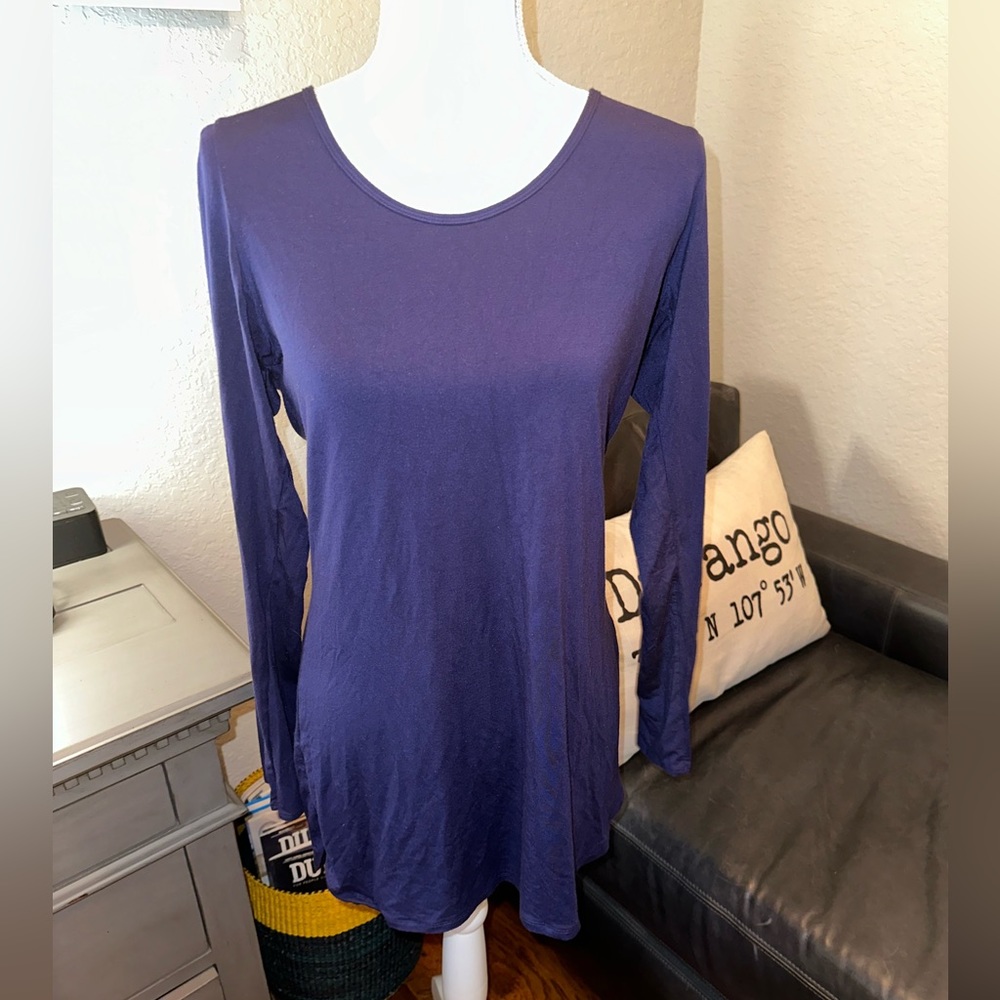 Splendid Nightgown. Size Large in Navy. Excellent Condition, Like New.